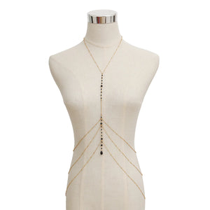 Naisille tarkoitettu musta kaulakoru Décolleté-ketjulla kullalla