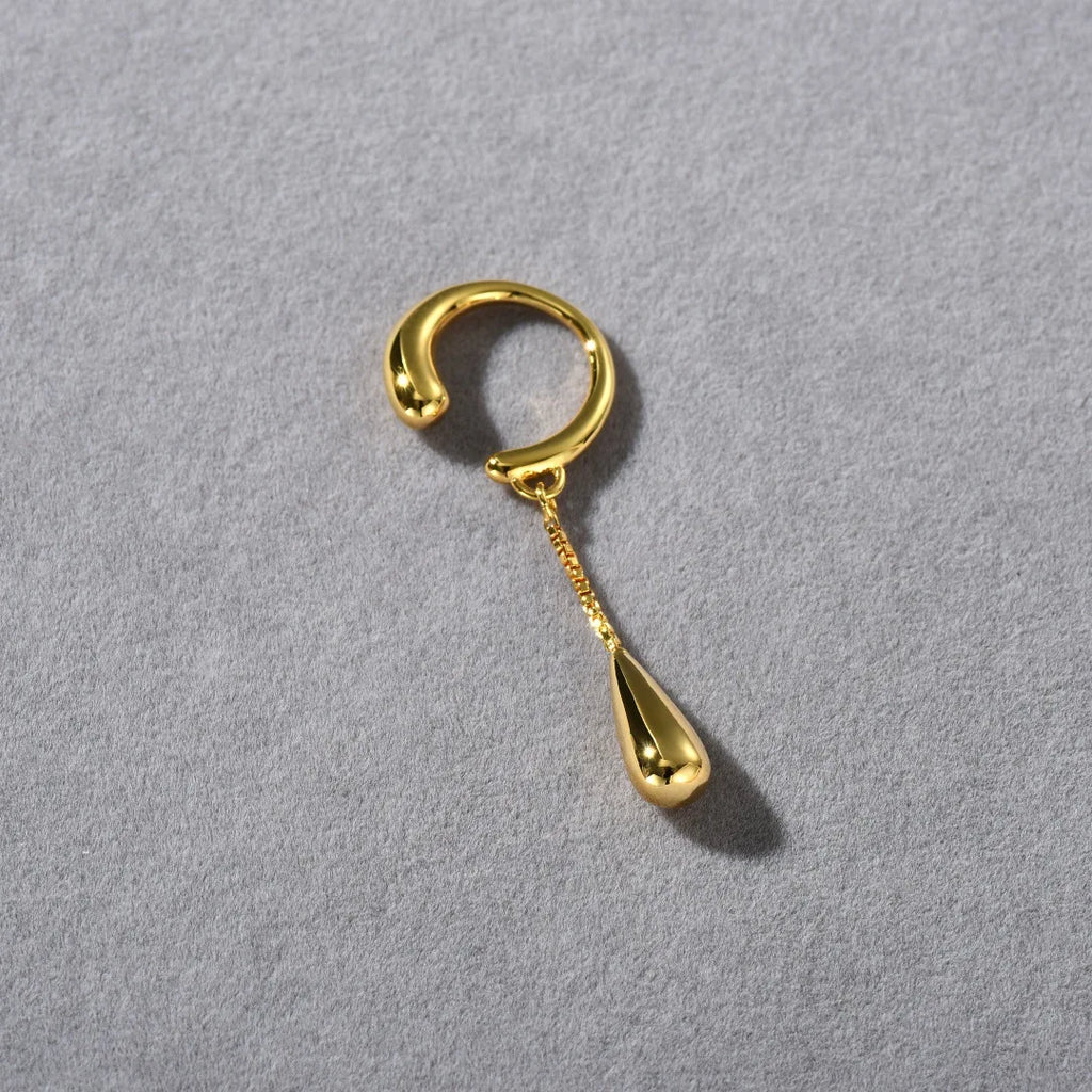 Korvakorut renkaat ohut vesipisara kulta