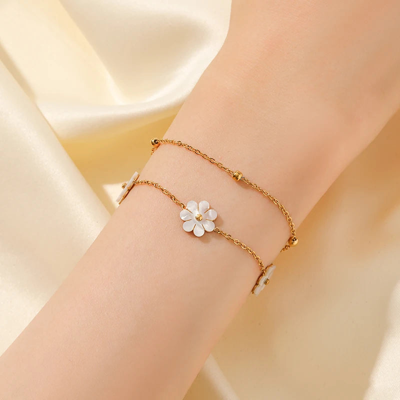 Kolmen valkoisen päivänkakkarakorun setti 