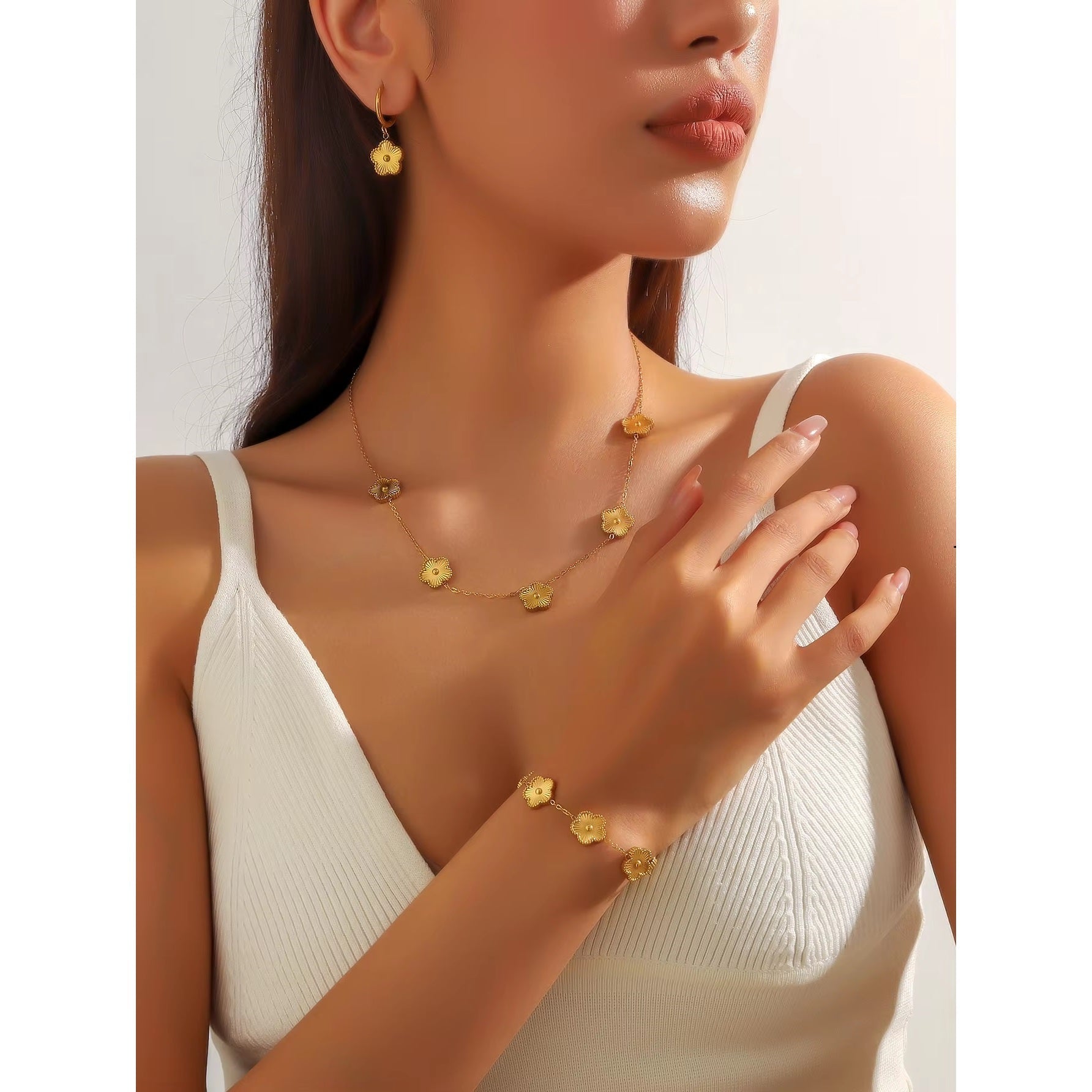 Kolmen kukan korusetti kulta 