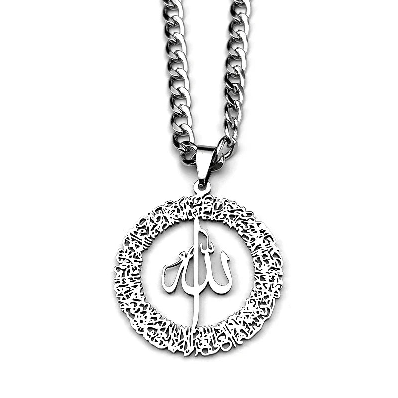 Leveiden lenkkien kaulakoru, jossa arabialainen Allah-riipus, islam, muslimi, hopea