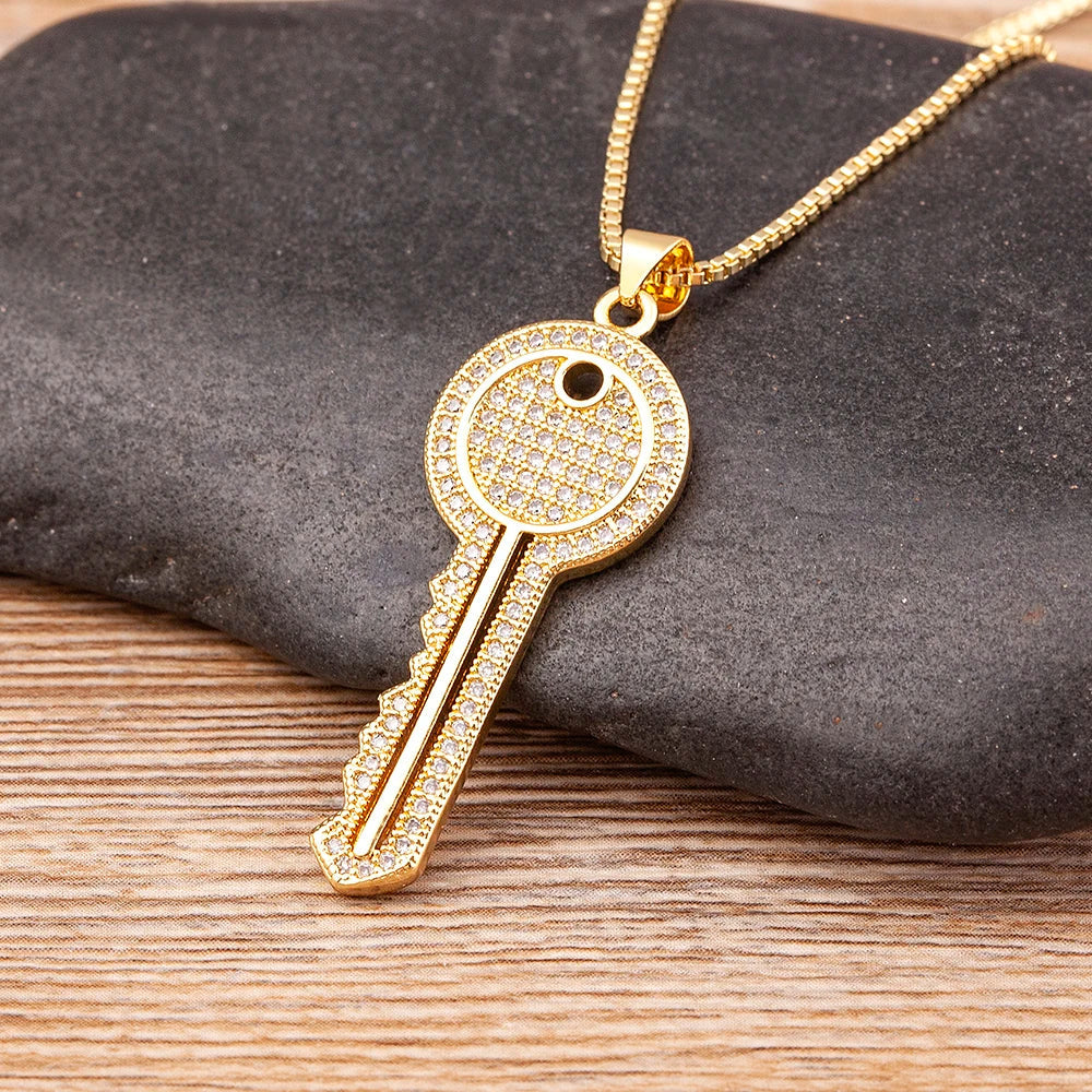 Säädettävä kaulakoru avainriipuksella