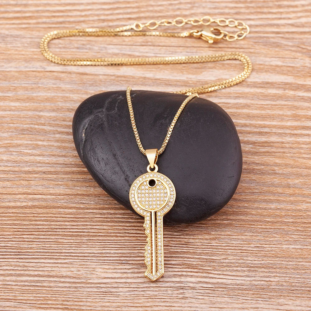 Säädettävä kaulakoru avainriipuksella