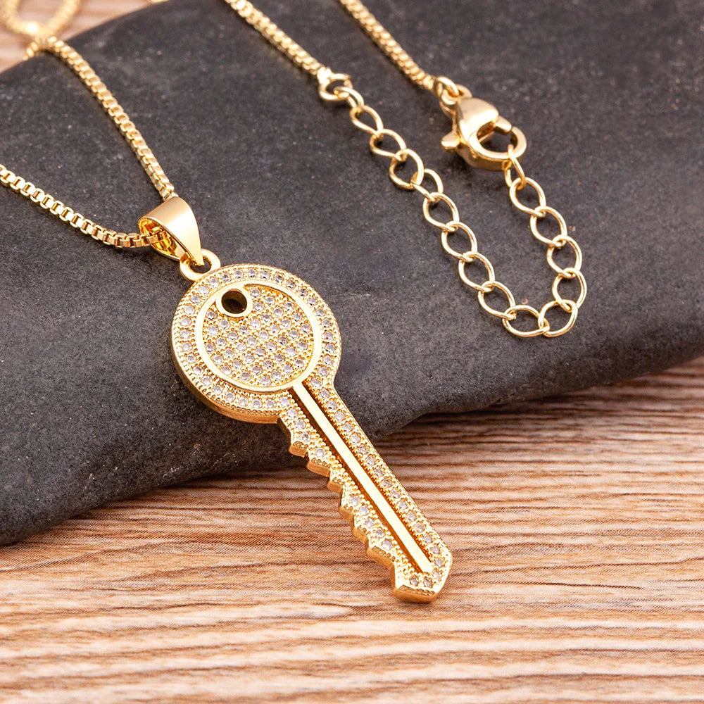 Säädettävä kaulakoru avainriipuksella 