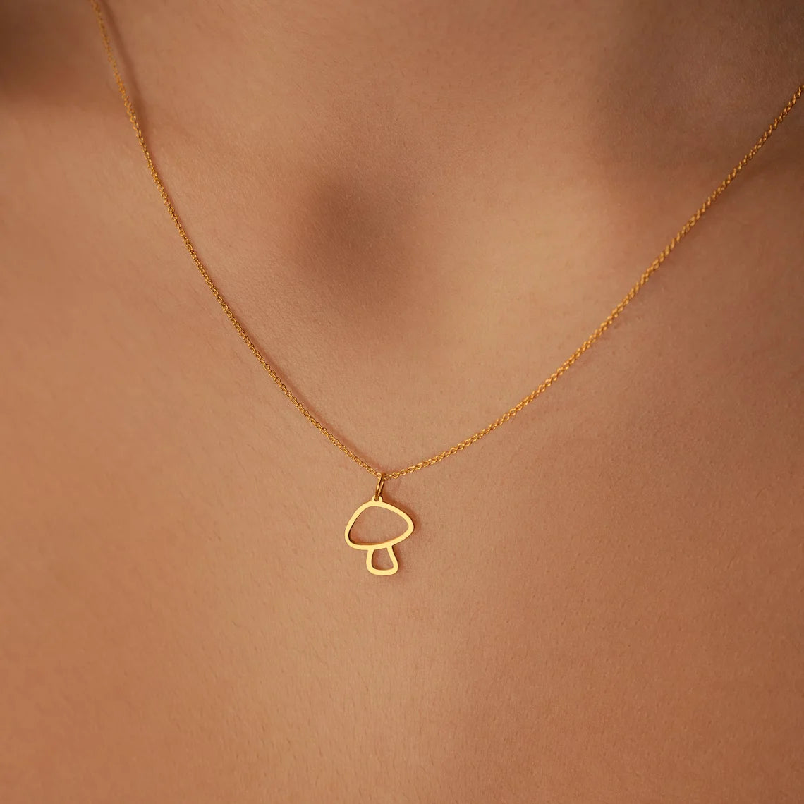 Kaulakoru ohuella ruusukultaisella sieniriipuksella