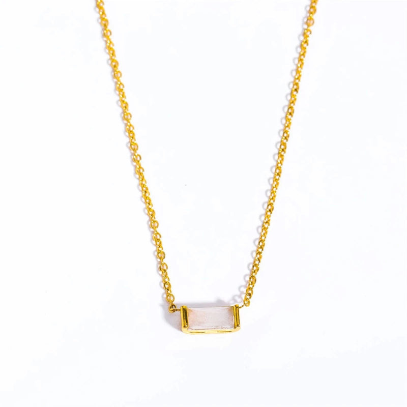 Kaulakoru, jossa ohut värillinen syntymäkiviriipus