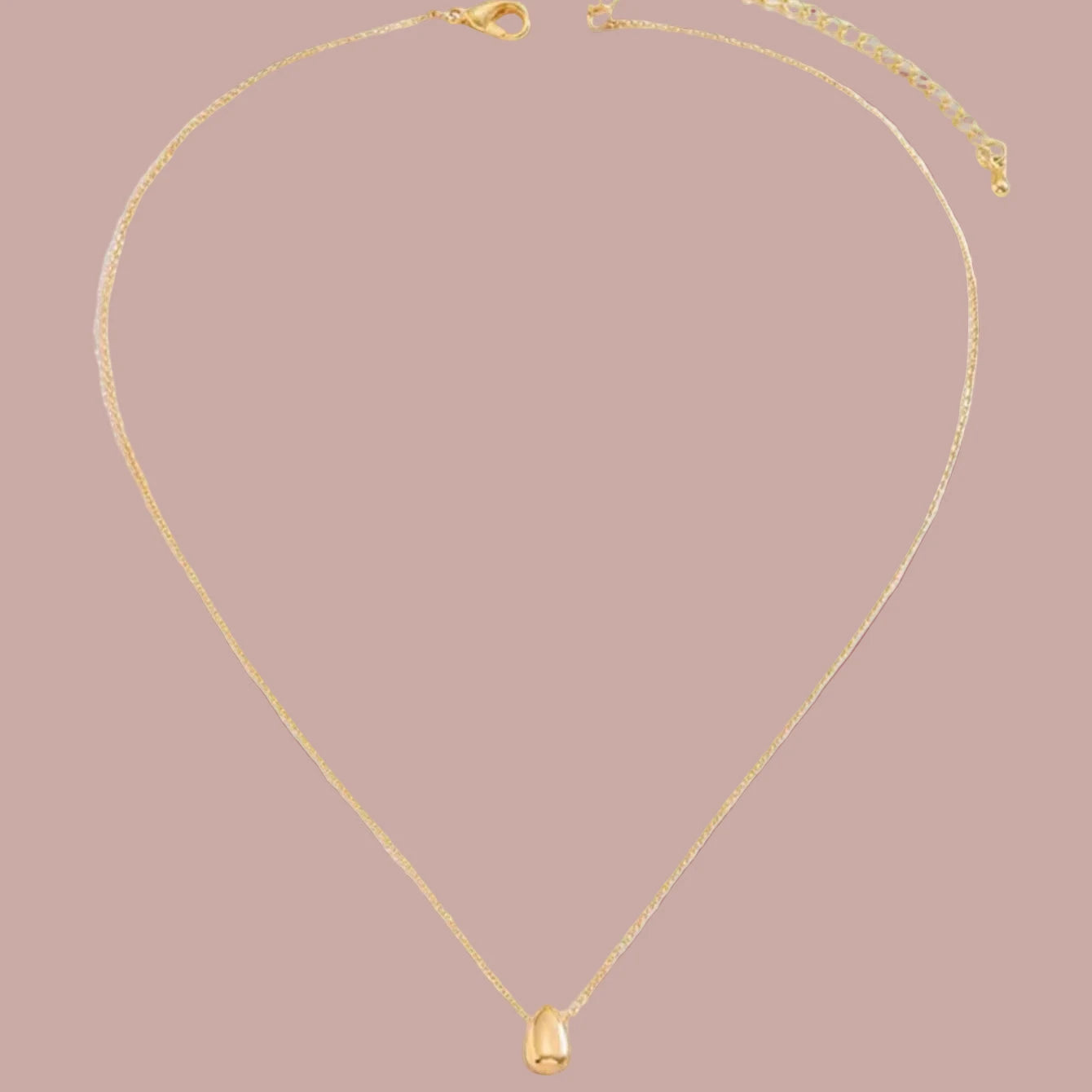 Kaulakoru ohuella vesipisaran riipuksella kulta