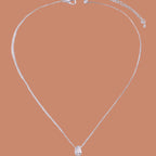 Kaulakoru ohuella vesipisaran riipuksella hopea