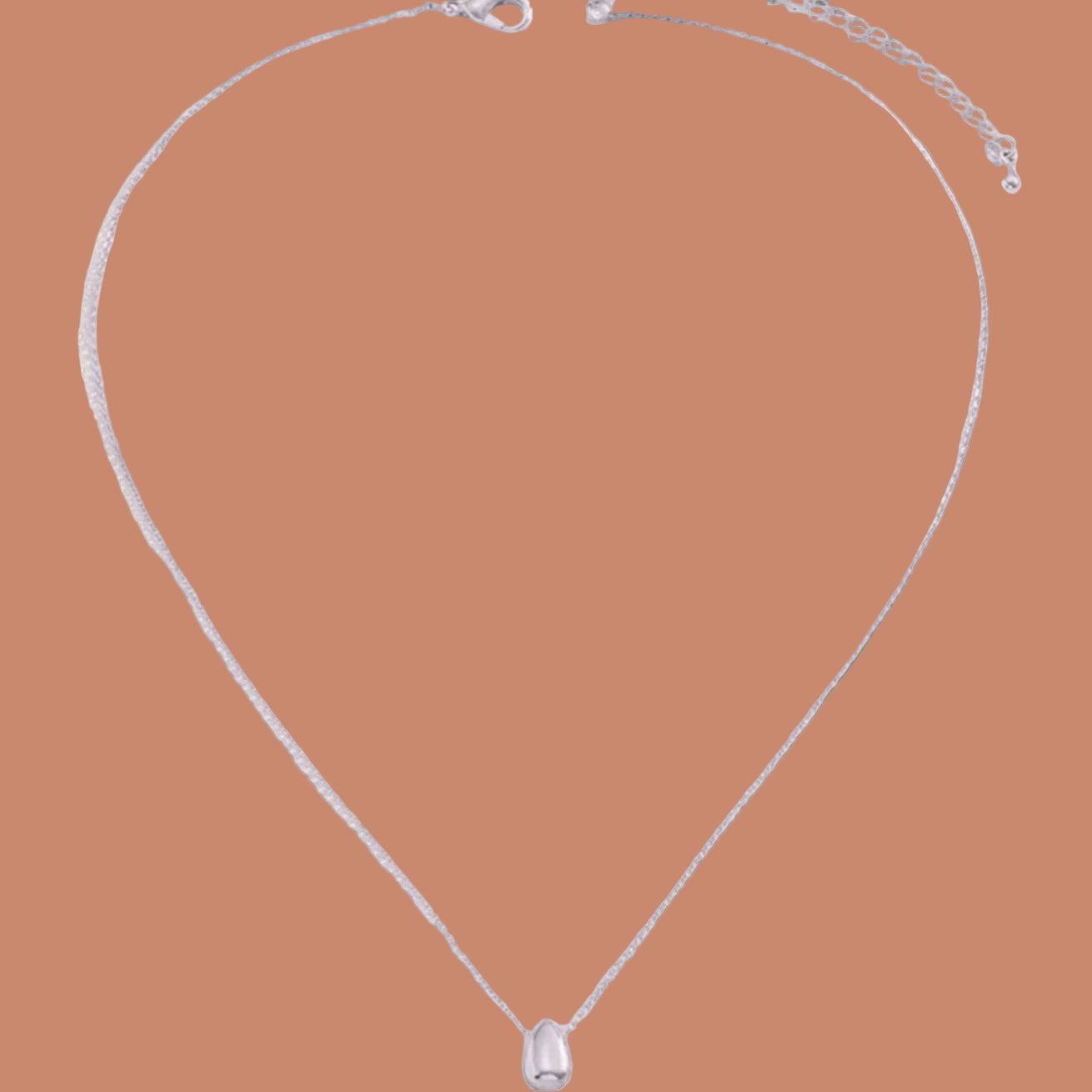 Kaulakoru ohuella vesipisaran riipuksella hopea