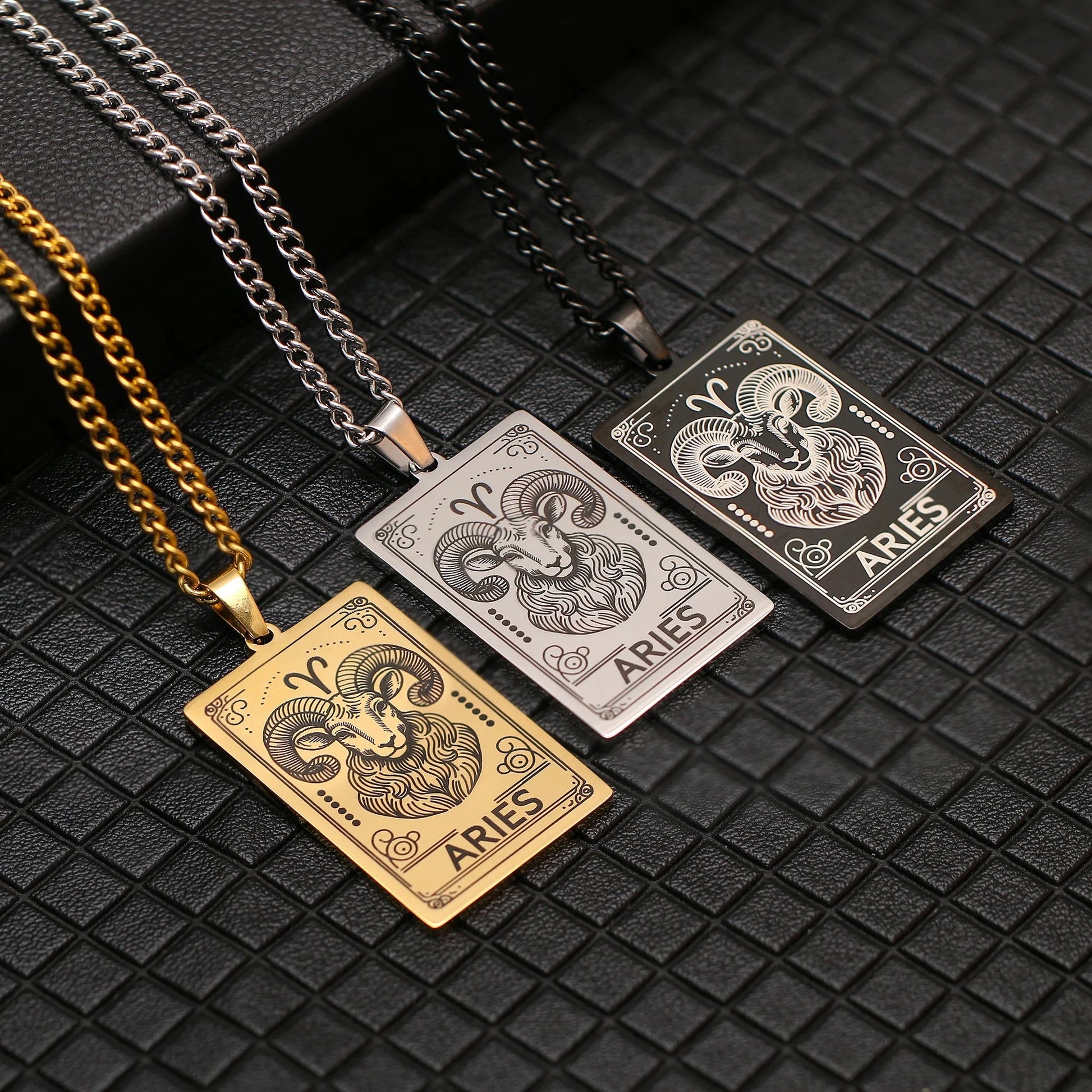 Kaulakoru, jossa kaunis astrologinen horoskooppimerkki-riipus