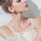 Kaulakoru, jossa on pitkä Elämänpuu-riipus 