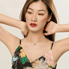 Kaulakoru elämänpuu-riipuksella naisille, jossa zirkonia