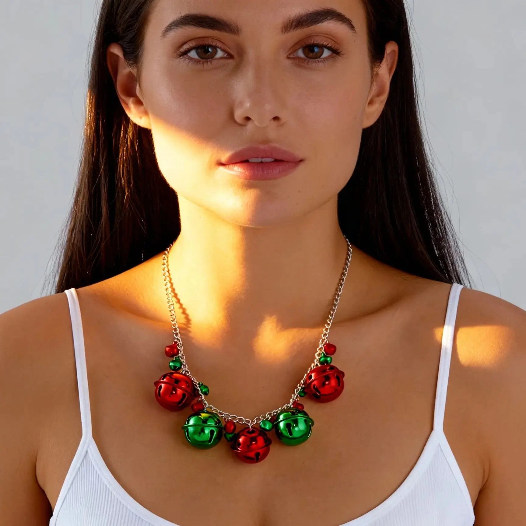 Kaulakoru joulupalloriipuksella