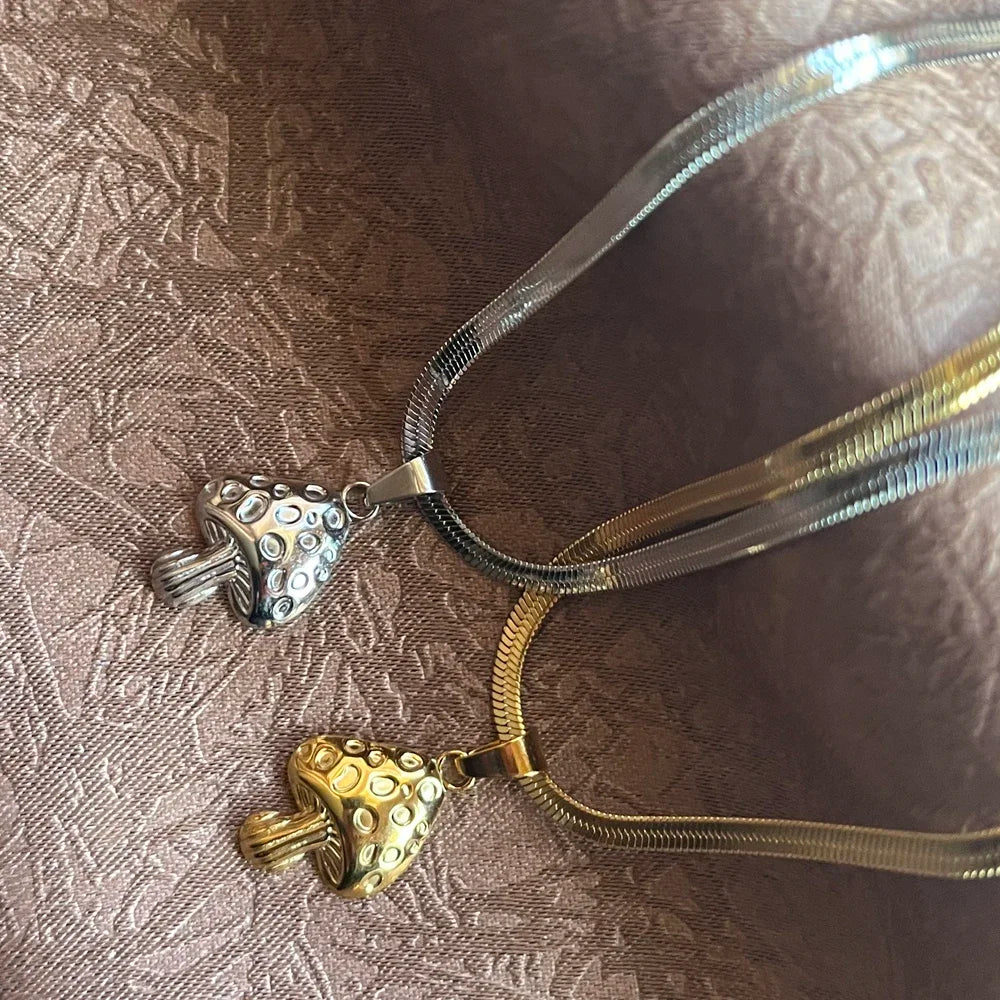 Kaulakoru kultainen sieniriipus