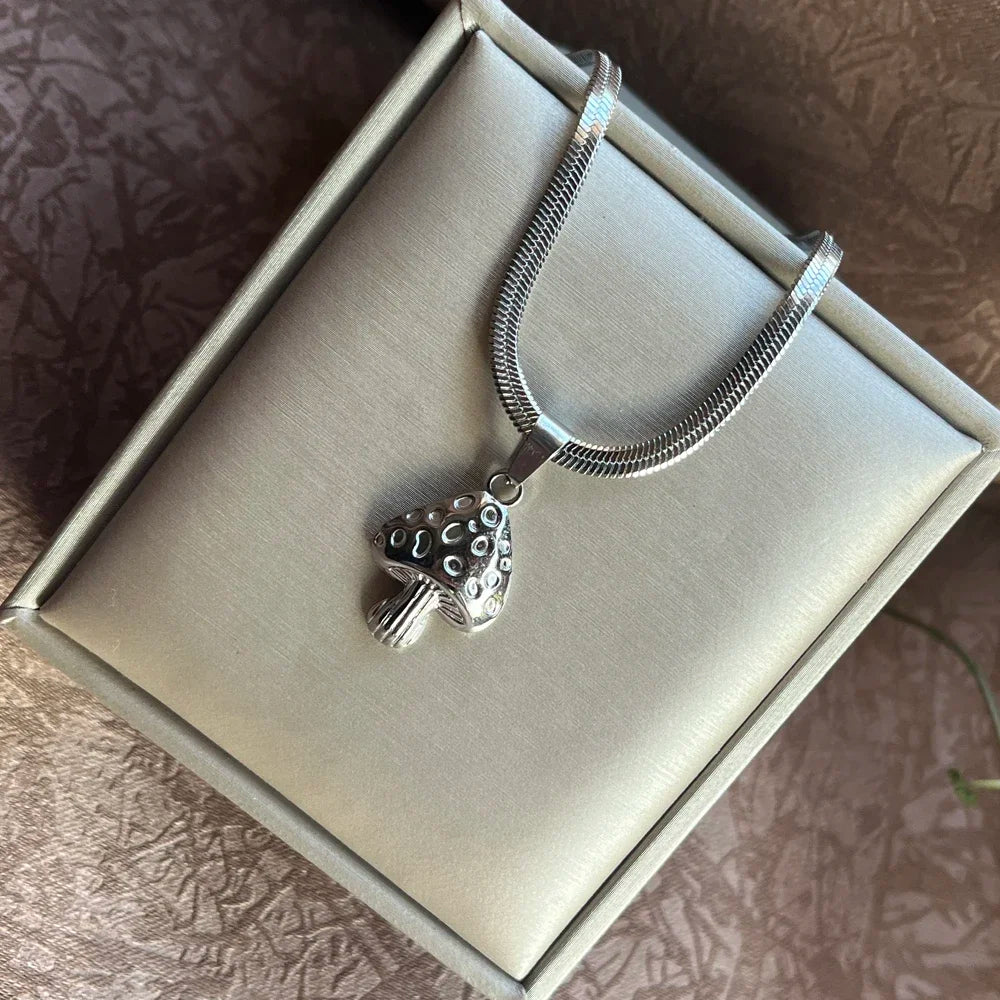 Kaulakoru hopeinen sieniriipus