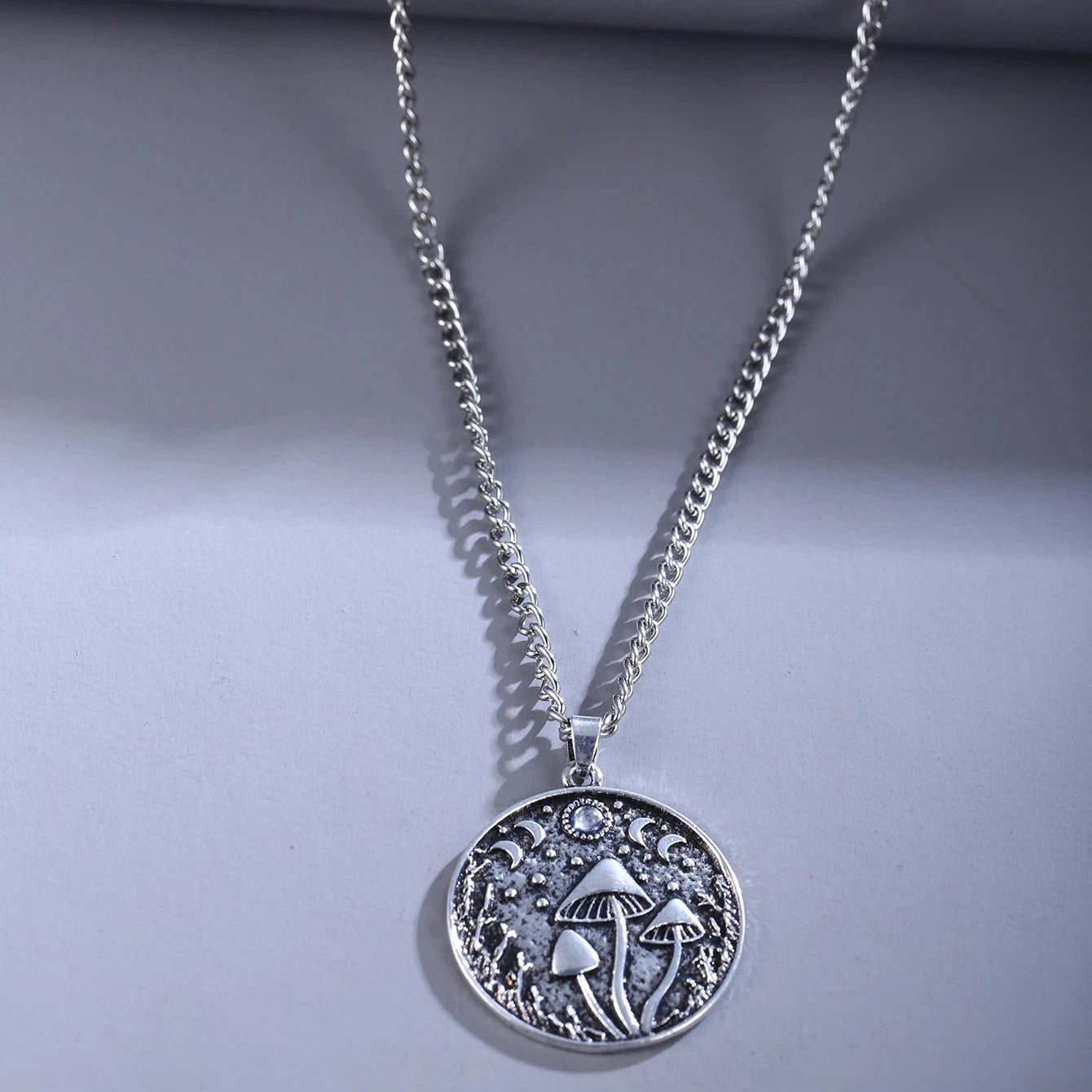 Kaulakoru sieniriipuksella