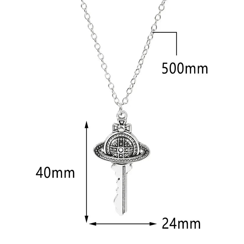 Kaulakoru universumin avaimen muotoisella riipuksella