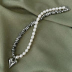 Kaulakoru sydänriipuksella C