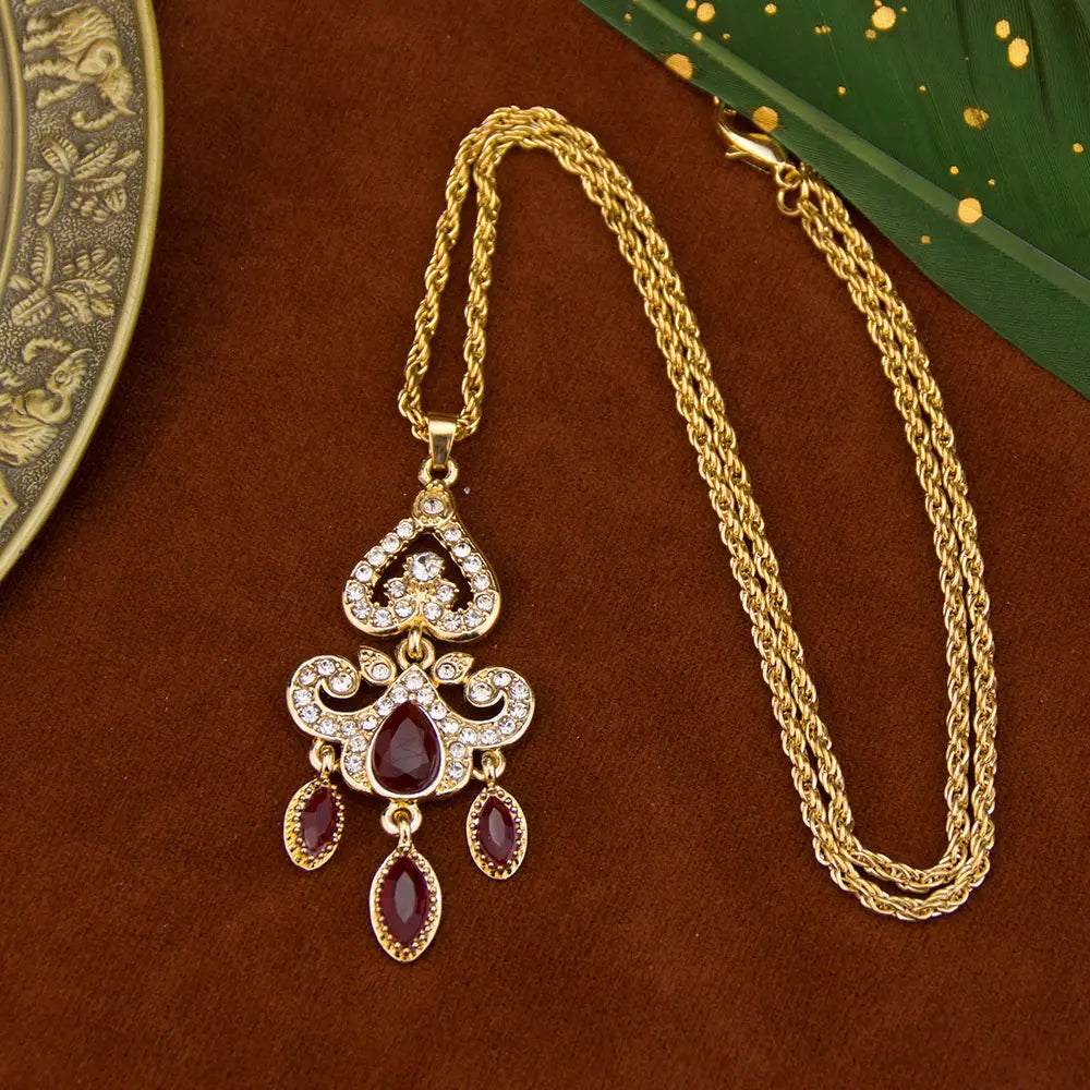 Kaulakoru perinteisellä punaisella arabialaisella värillisellä riipuksella