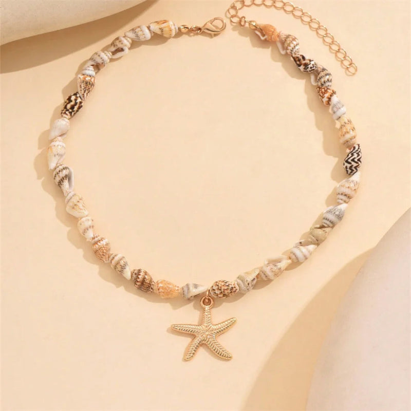 Kaulakoru meritähtiriipuksella ja simpukankuorella