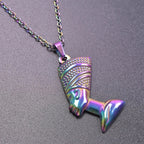 Kaulakoru, jossa on vanha hopeinen Nefertitin riipus