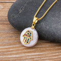 Kaulakoru värillisellä arabialaisella Fatman käden suojariipuksella