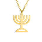 Kaulakoru, jossa on kultainen Menorah-riipus, juutalaisen identiteetin symboli