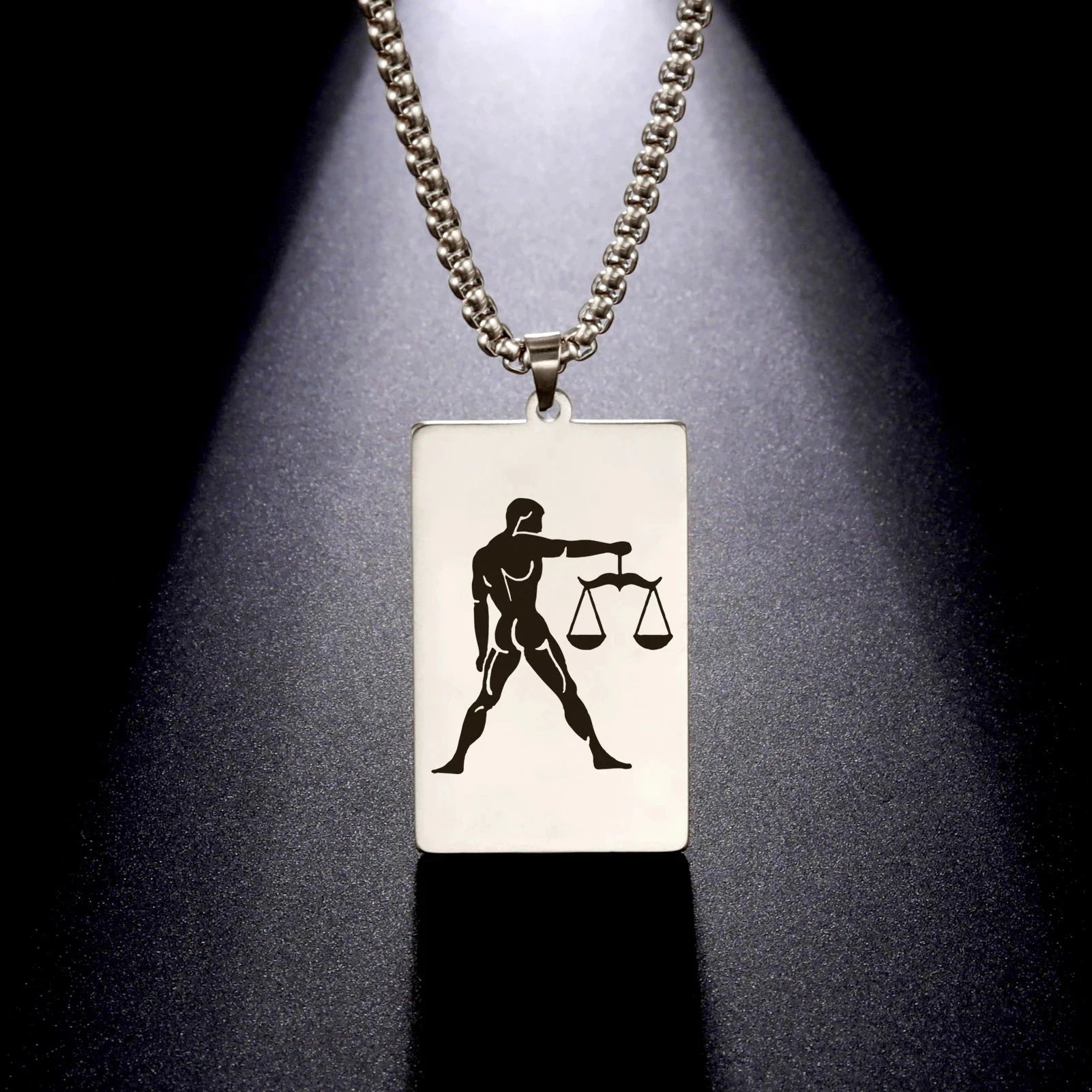 Kaulakoru tyylikkäällä astrologisen horoskoopin riipuksella