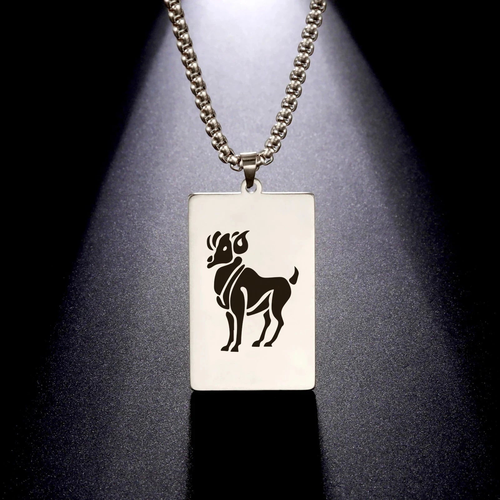 Kaulakoru tyylikkäällä astrologisen horoskoopin riipuksella