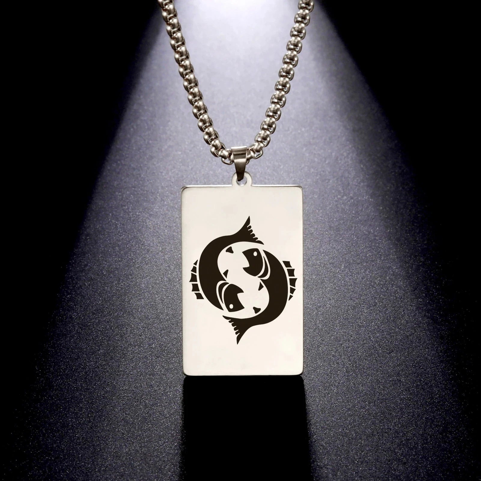 Kaulakoru tyylikkäällä astrologisen horoskoopin riipuksella