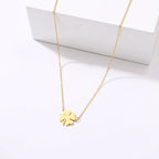 Kaulakoru onnenapilan lehti -riipuksella kulta