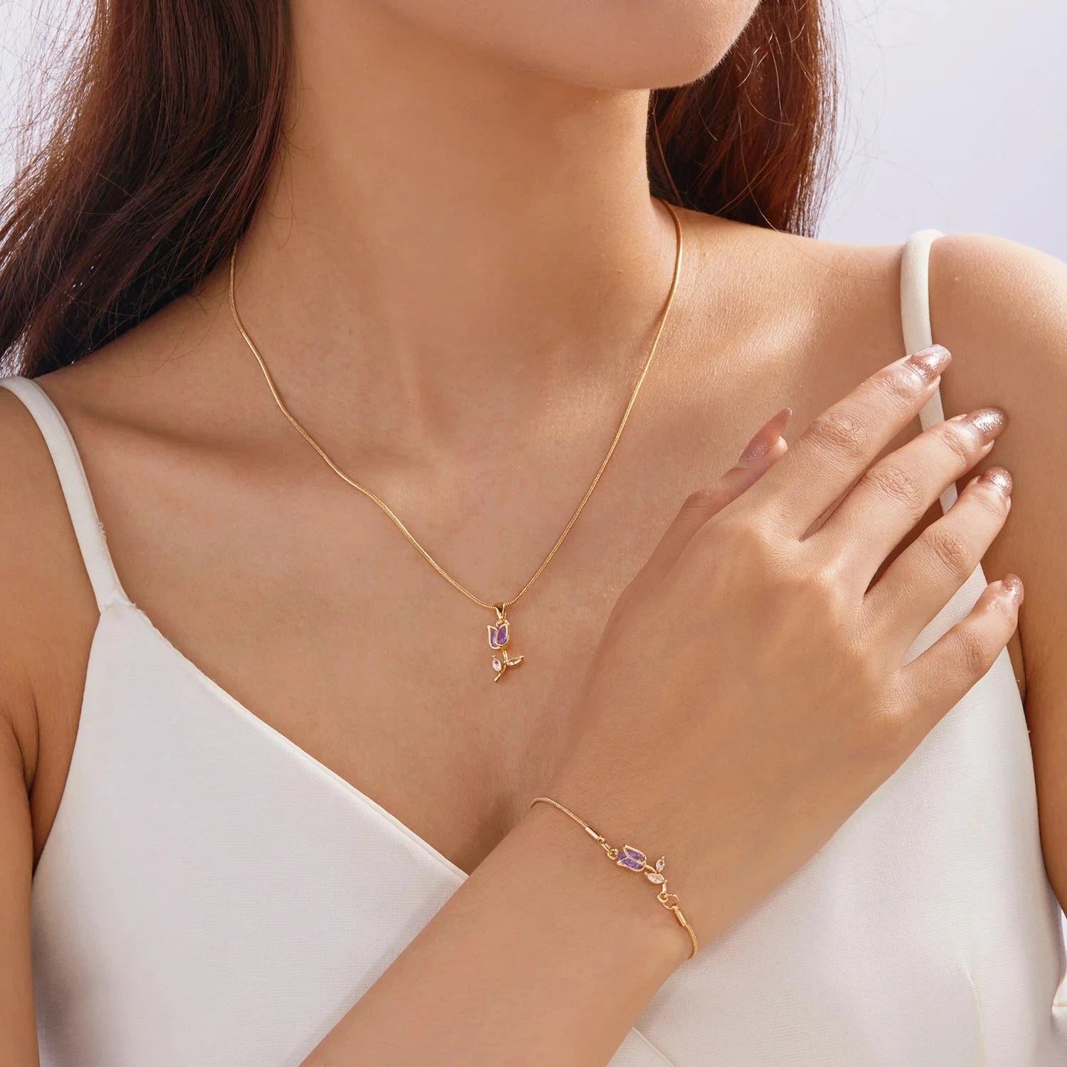 Kaulakoru violettia zirkonia tulppaanikukkariipuksella