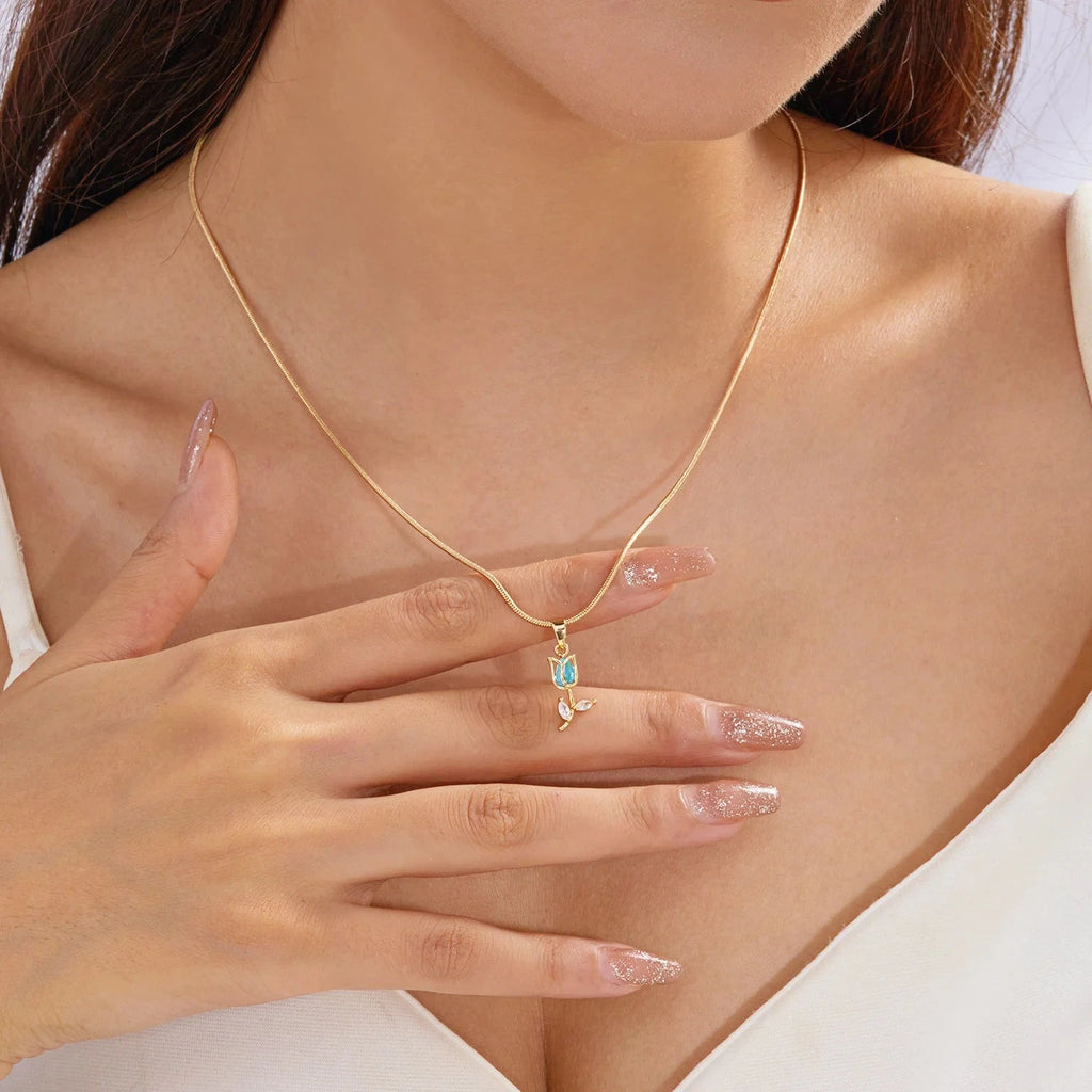 Kaulakoru vihreää zirkonia tulppaanikukkariipuksella