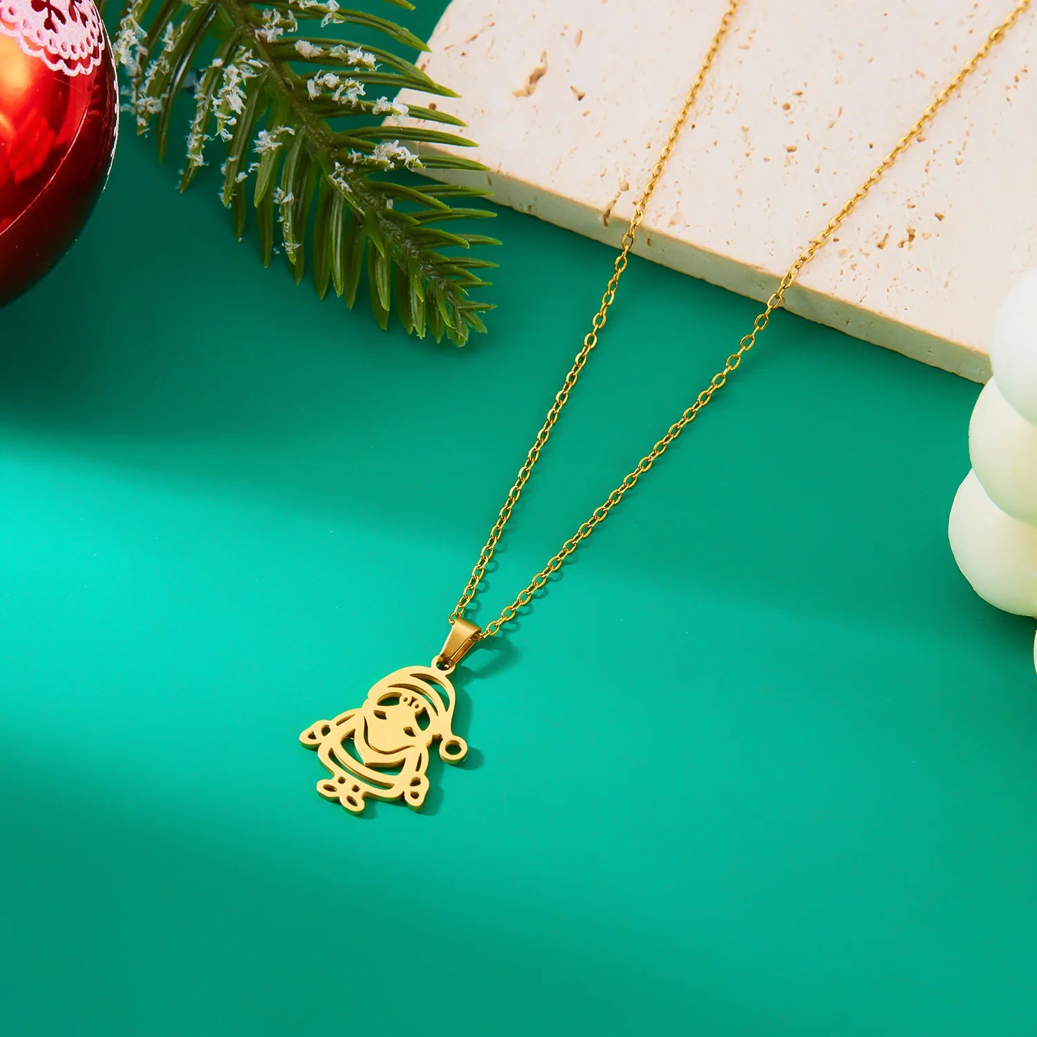 Kaulakoru talvinen joulupukki-riipuksella kulta