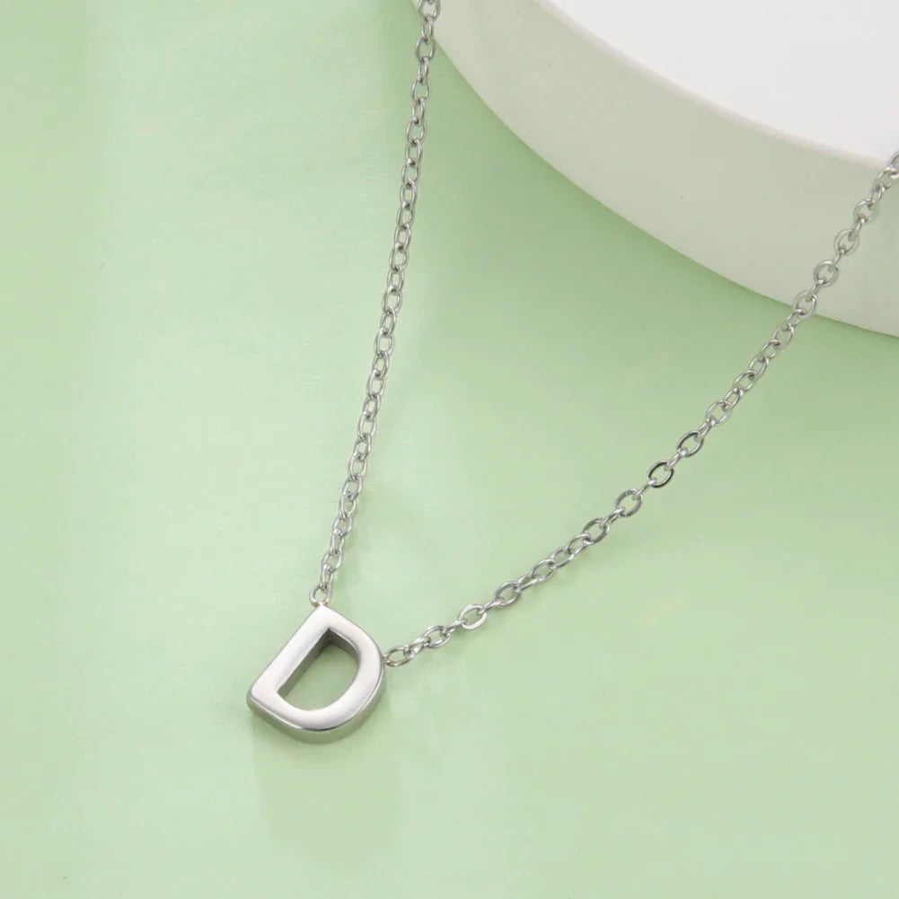 Kaulakoru alkukirjainriipuksella - kirjain 