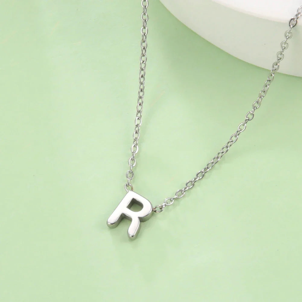 Kaulakoru alkukirjainriipuksella - kirjain 