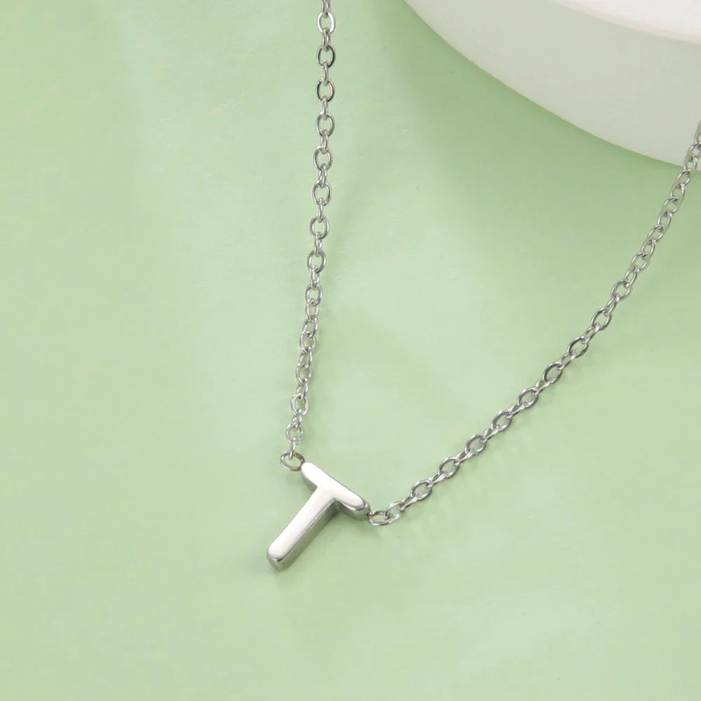 Kaulakoru alkukirjainriipuksella - kirjain 