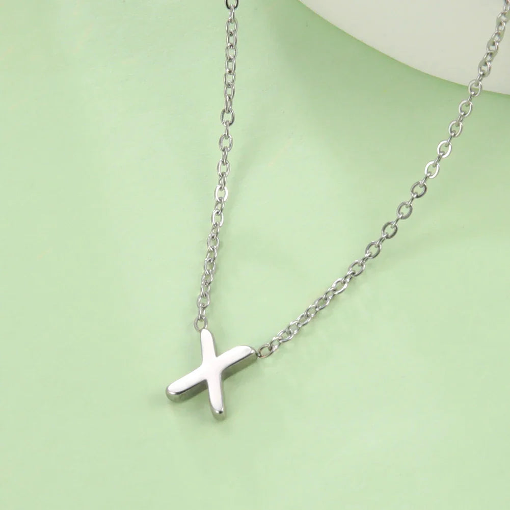 Kaulakoru alkukirjainriipuksella - kirjain 