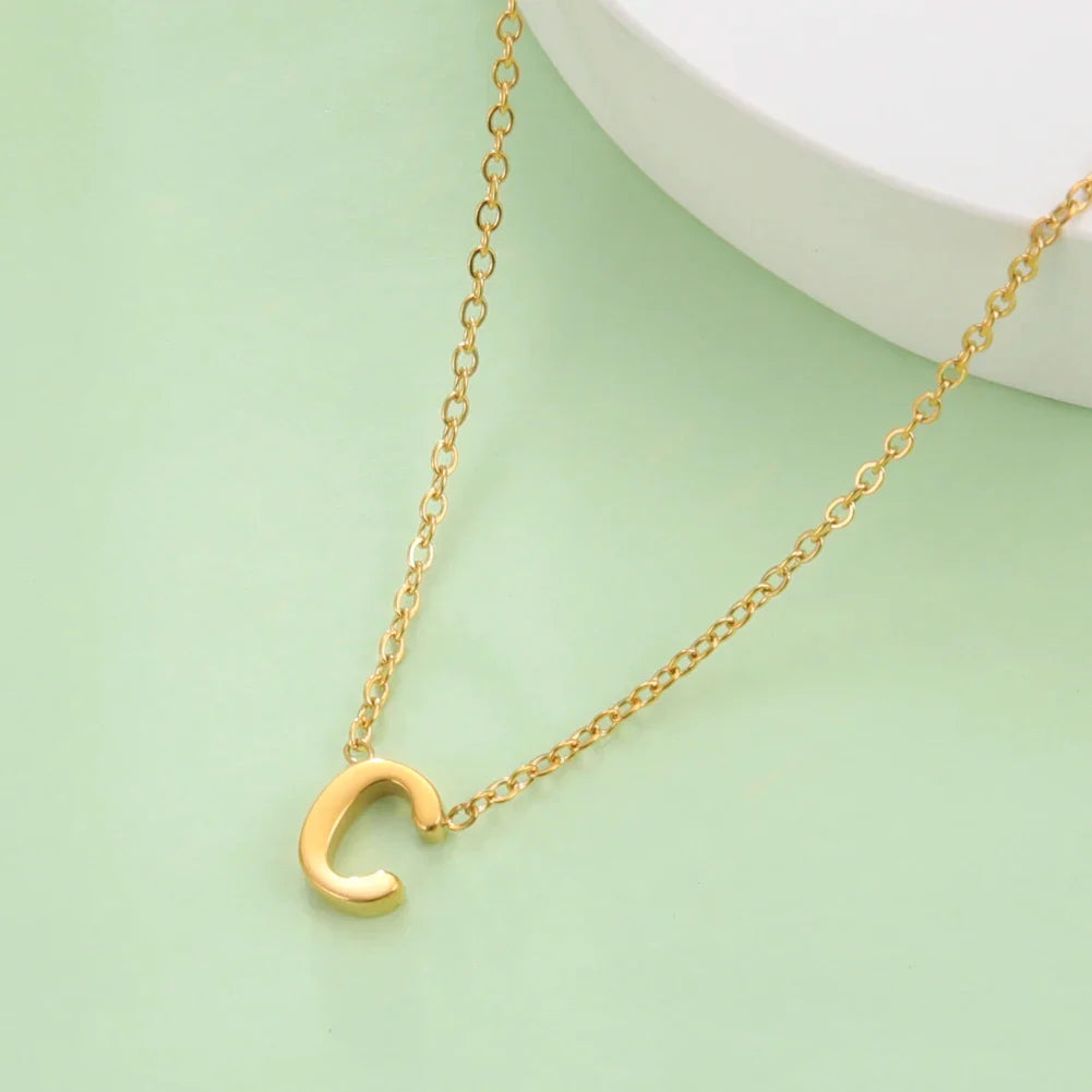 Kaulakoru alkukirjainriipuksella - kirjain 