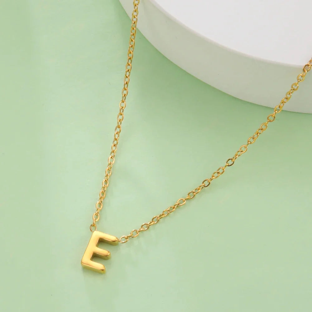 Kaulakoru alkukirjainriipuksella - kirjain 