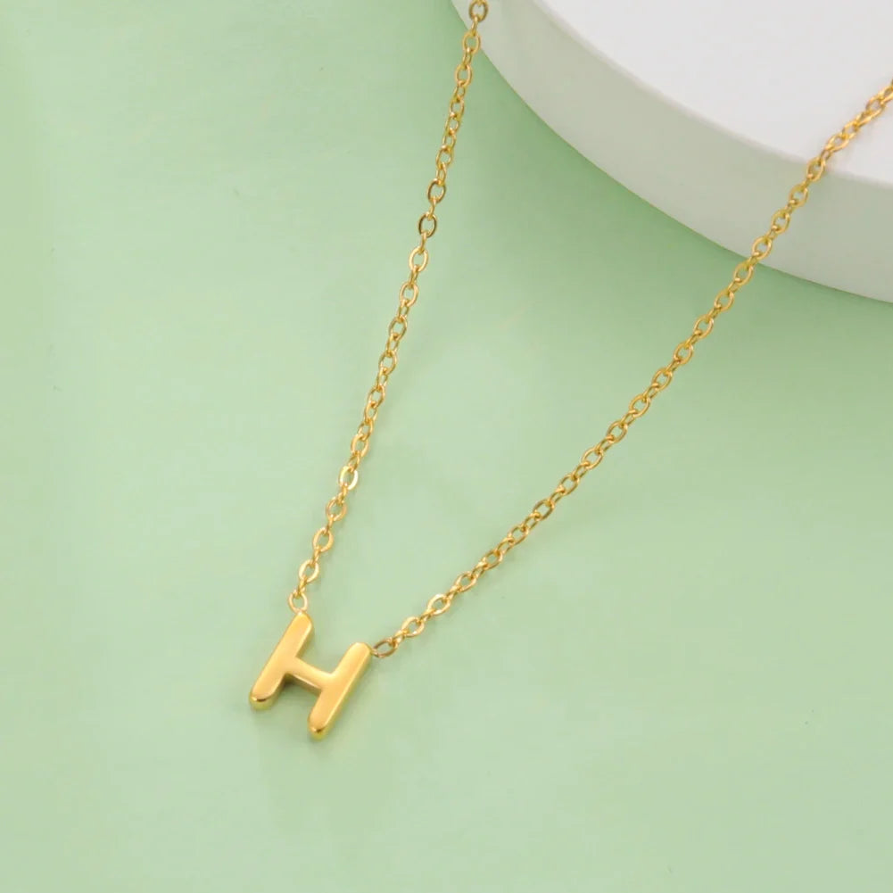 Kaulakoru alkukirjainriipuksella - kirjain 