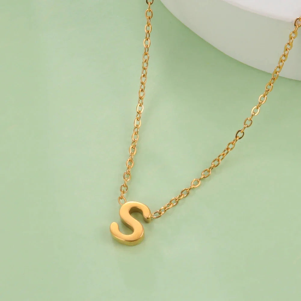 Kaulakoru alkukirjainriipuksella - kirjain 