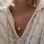 Kaulakoru naisten kuukorulla kullattu