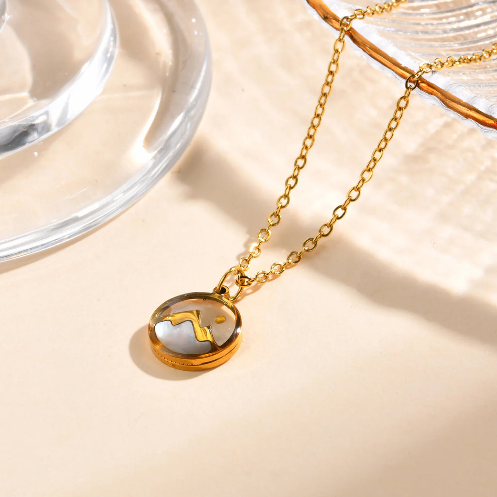 Kaulakoru, jossa on vuori- ja kuu-riipus