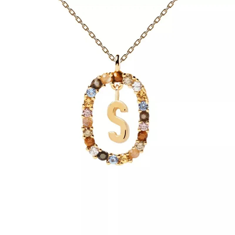 Kaulakoru soikealla alkukirjainriipuksella s