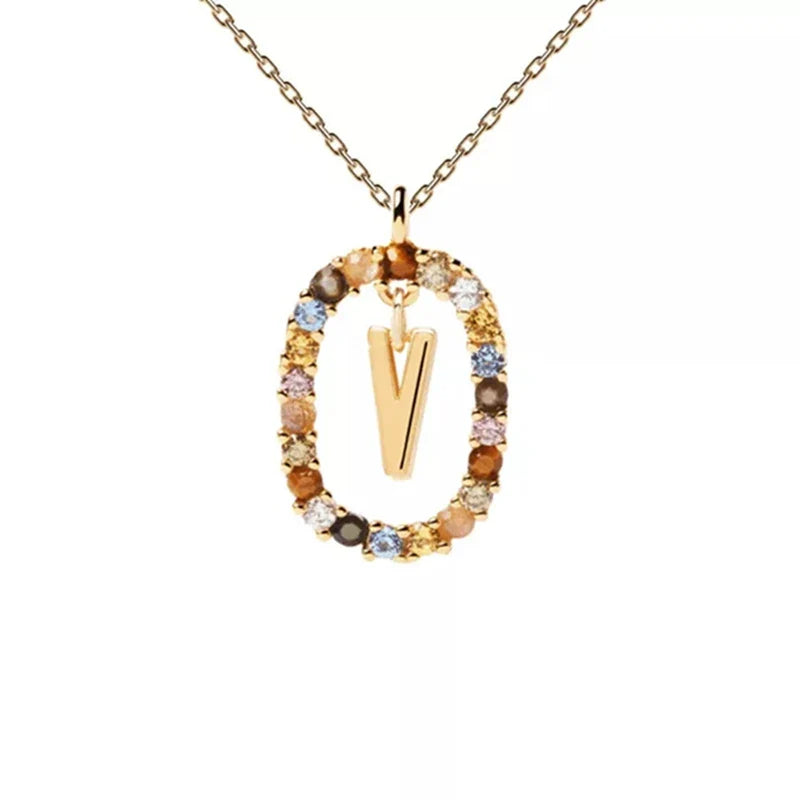 Kaulakoru soikealla alkukirjainriipuksella v