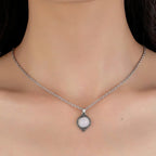 Kaulakoru kuun kiviriipuksella vintage-tyyliin