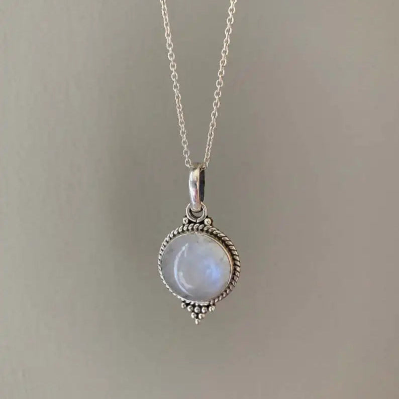 Kuuhopeakoru Vintage-tyylillä 