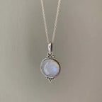 Kuuhopeakoru Vintage-tyylillä 