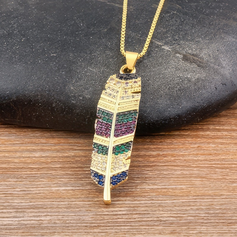 Kaulakoru Höyhenriipuksella ja Zirkonilla 